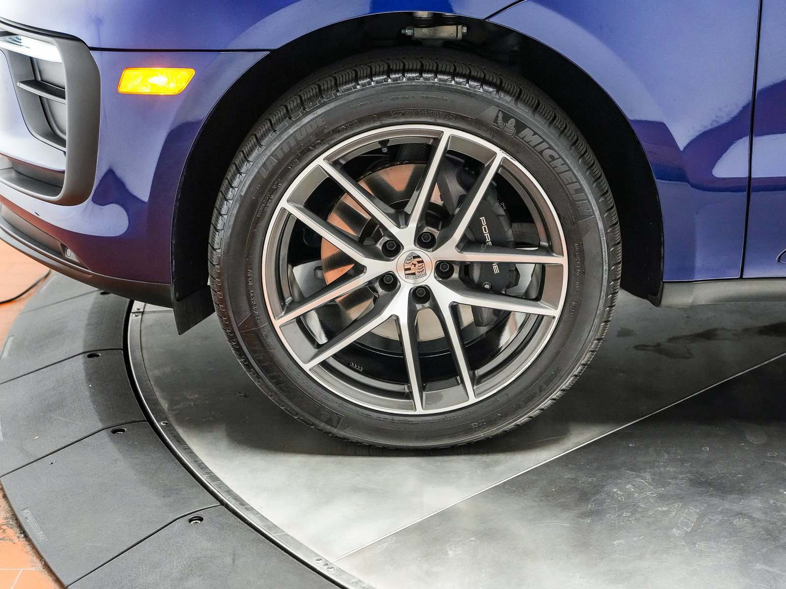 Certified 2026 Porsche Macan AWD/4WD image 11