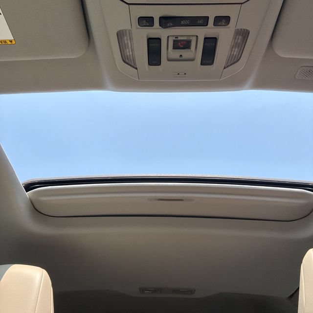 Used 2022 Toyota Highlander XLE AWD/4WD image 12