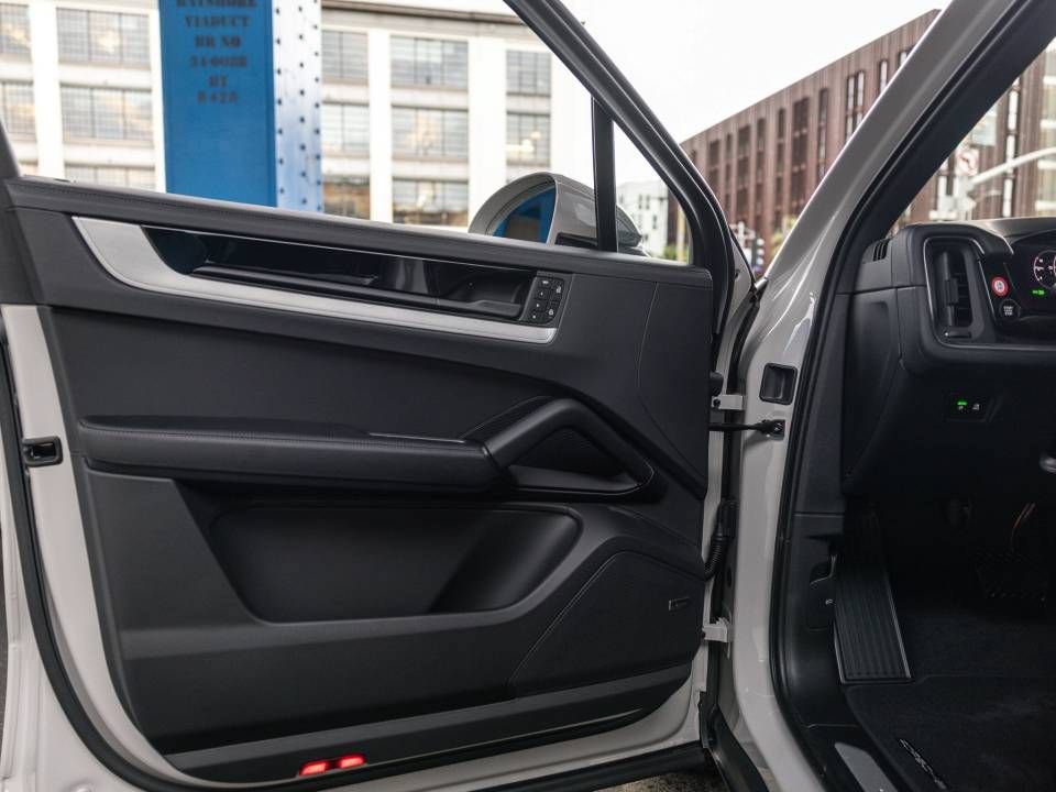 Certified 2026 Porsche Cayenne AWD/4WD image 22