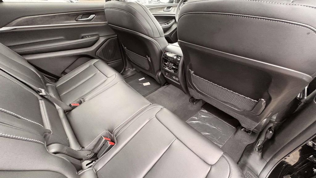 New 2025 Jeep Grand Cherokee L Limited w/ Black Appearance Package AWD/4WD image 14