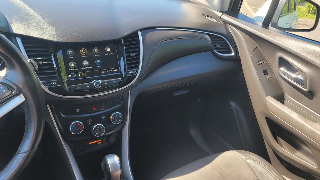 Used 2019 Chevrolet Trax LT w/ LT Convenience Package AWD/4WD image 21