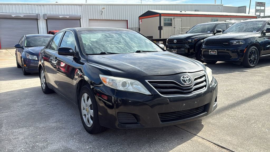 Used 2011 Toyota Camry LE image 2