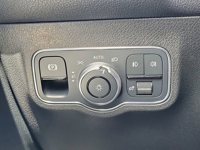 Used 2023 Mercedes-Benz GLB 250 image 24