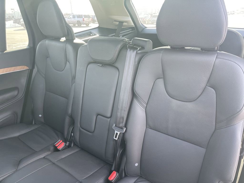 Used 2025 Volvo XC90 B6 Plus image 37