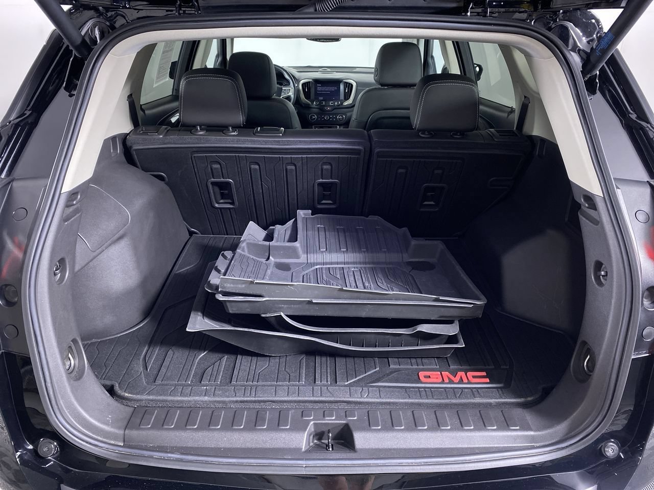 Certified 2024 GMC Terrain Denali w/ Black Diamond Edition AWD/4WD image 15
