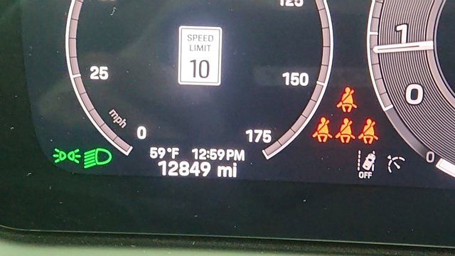 Used 2025 Porsche Cayenne w/ Premium Package image 39