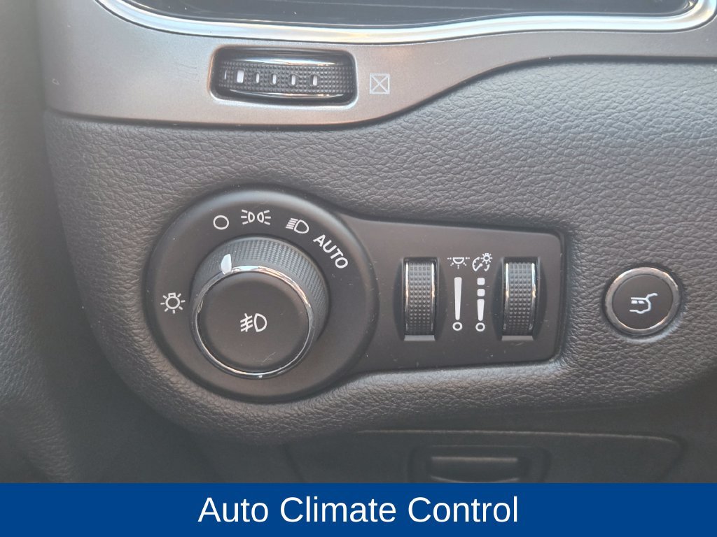 Used 2019 Jeep Cherokee Limited AWD/4WD image 28