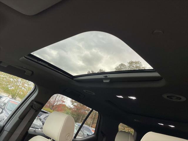 Used 2023 Chevrolet Traverse Premier image 19