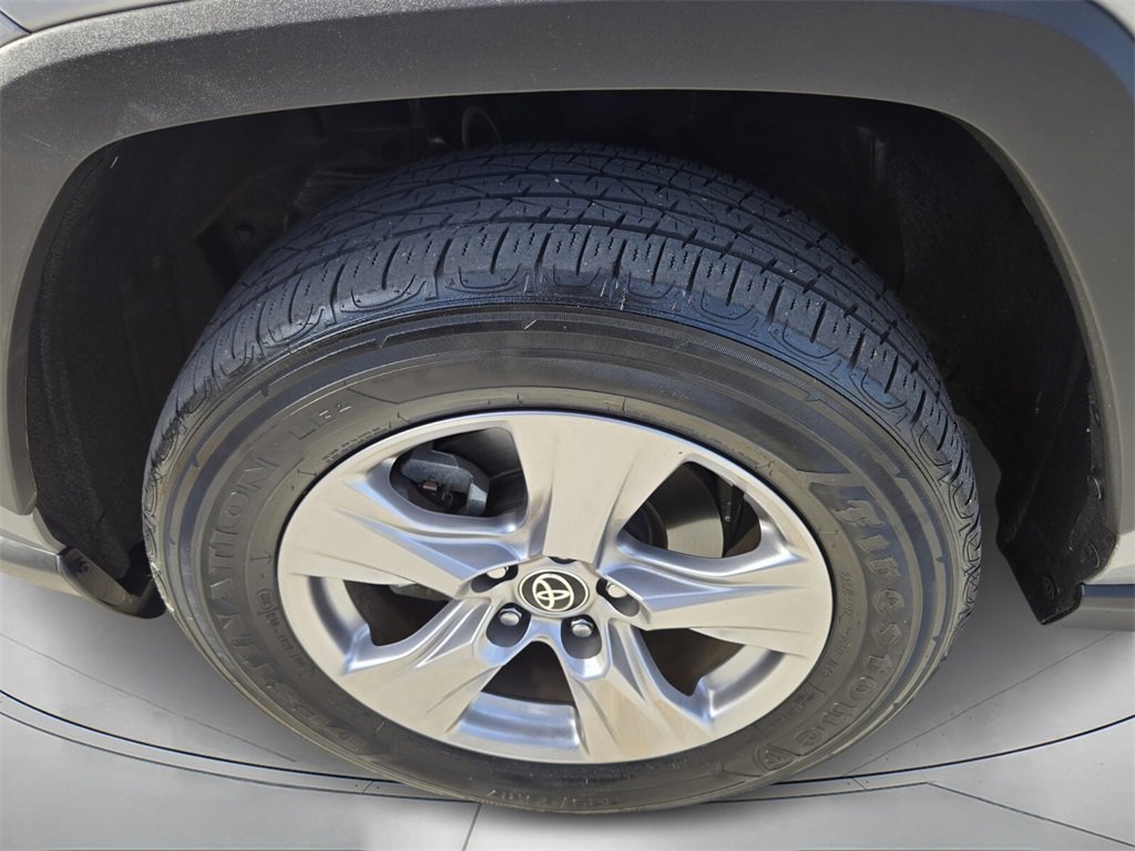 Used 2022 Toyota RAV4 XLE image 9