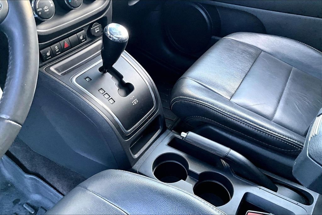 Used 2015 Jeep Patriot Limited w/ Sun/Sound Group AWD/4WD image 16