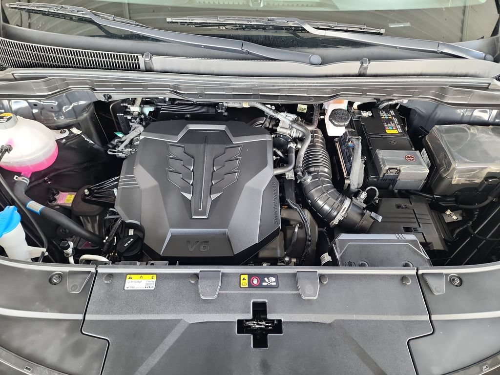 Used 2025 Kia Carnival FWD image 40
