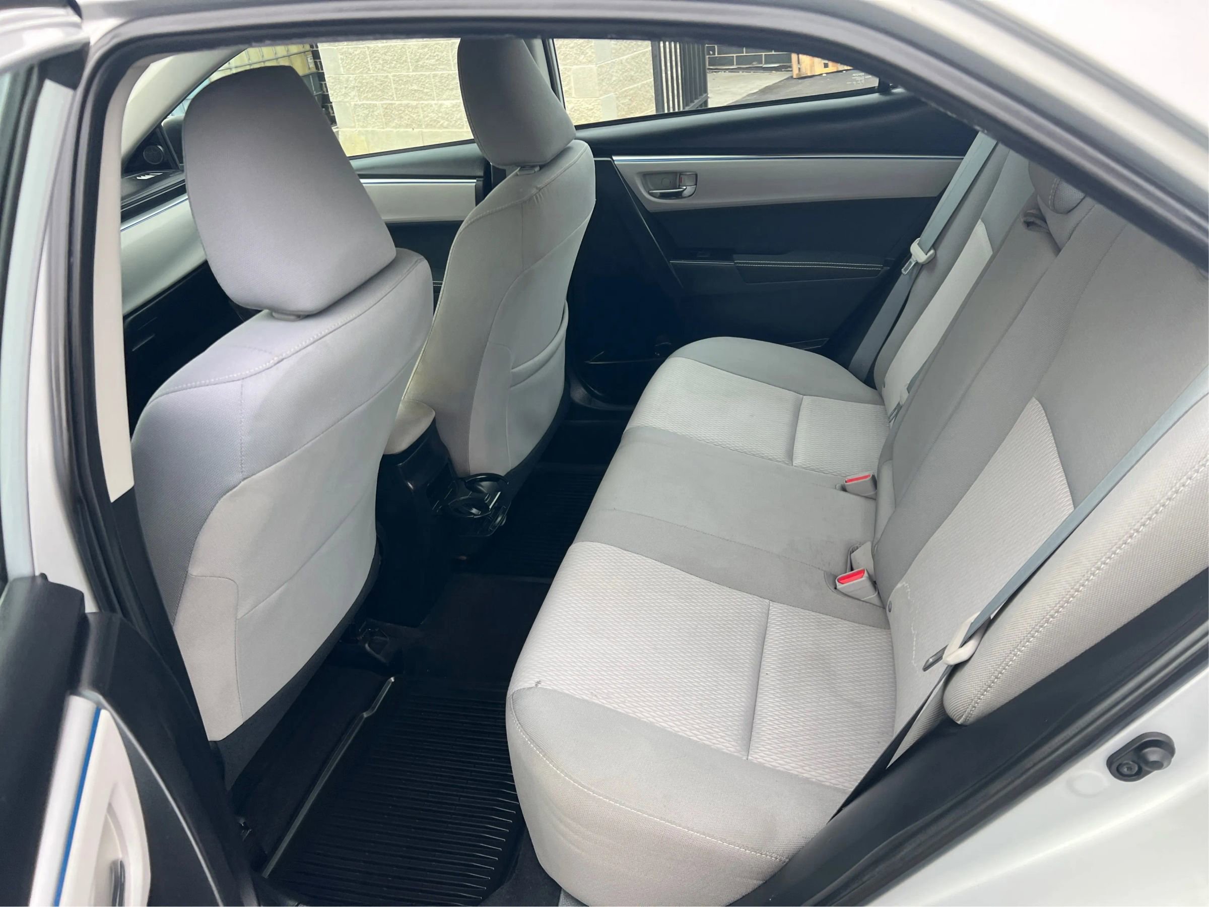 Used 2015 Toyota Corolla LE image 11