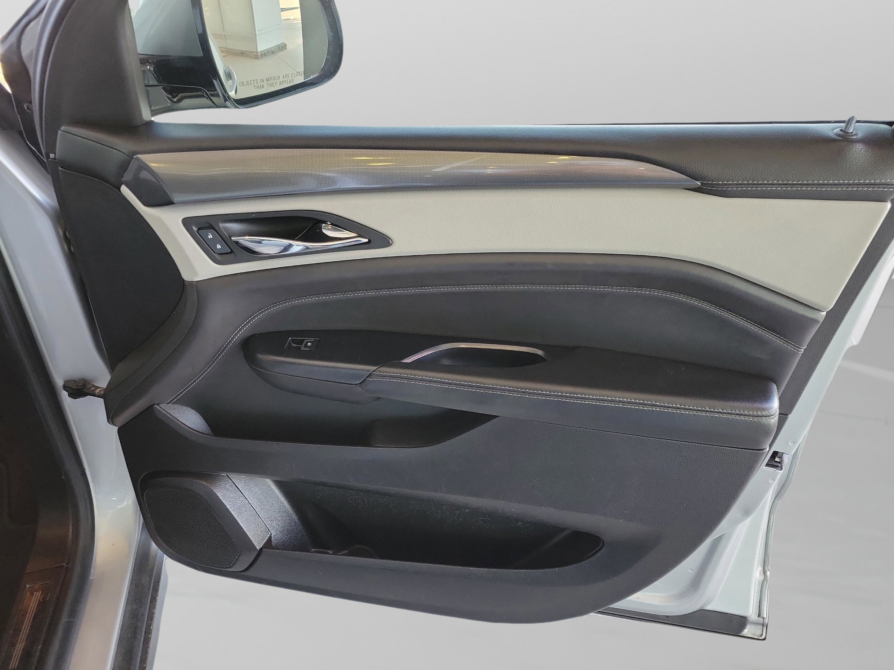 Used 2015 Cadillac SRX FWD image 29