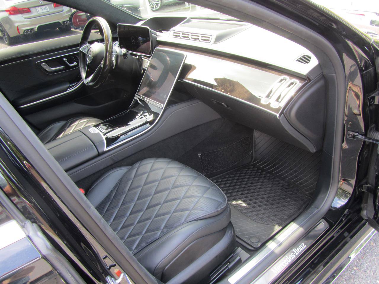 Used 2022 Mercedes-Benz S 580 4MATIC Sedan w/ AMG Line Package image 21