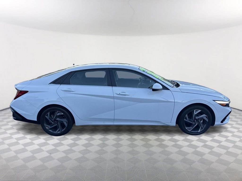 New 2025 Hyundai Elantra SEL w/ Cargo Package FWD image 4