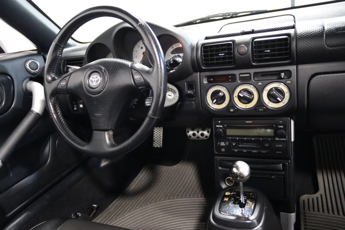 Used 2004 Toyota MR2 RWD image 62