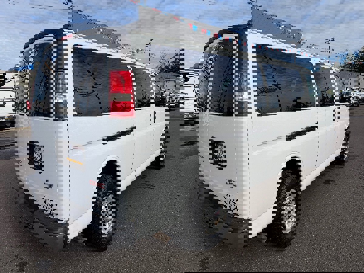 Used 2016 GMC Savana 3500 LS w/ Chrome Appearance Package image 7