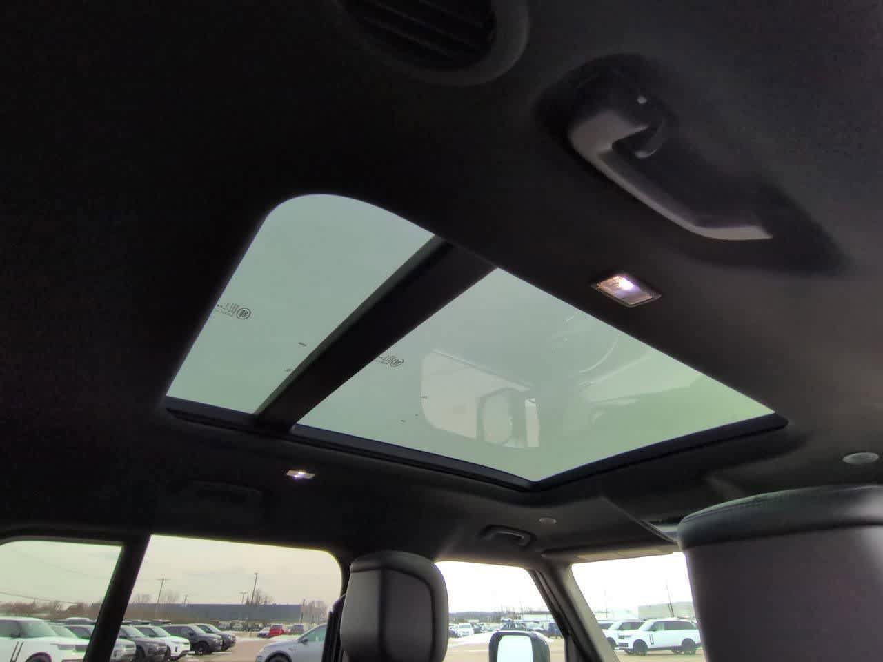 Used 2024 Land Rover Defender 130 X-Dynamic SE image 23
