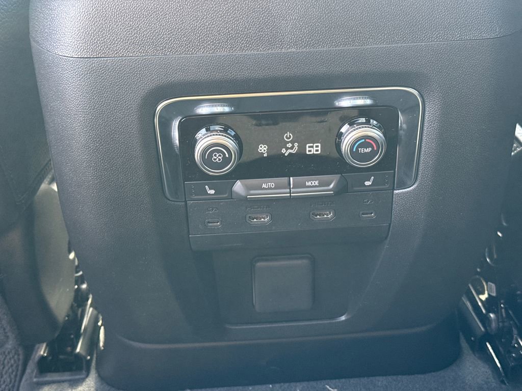 New 2026 GMC Yukon XL Denali w/ Denali Reserve Package image 32