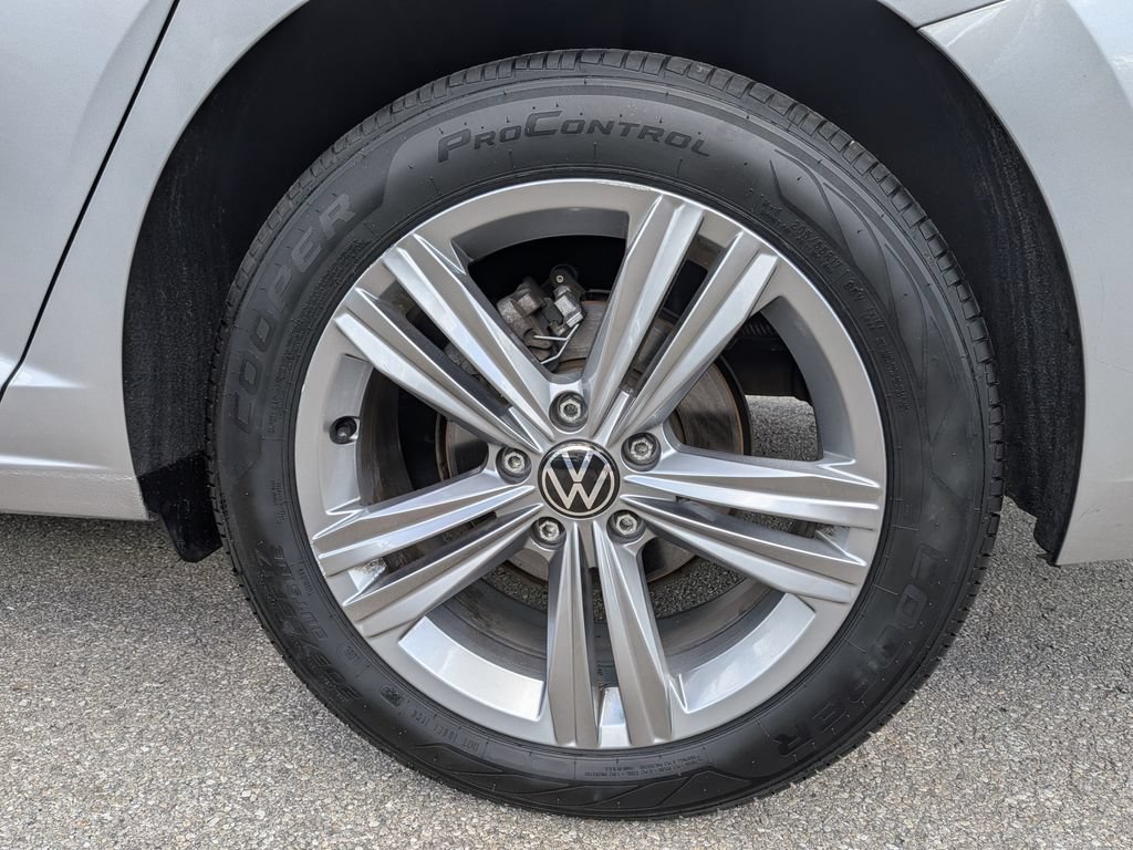 Used 2024 Volkswagen Jetta SE FWD image 9