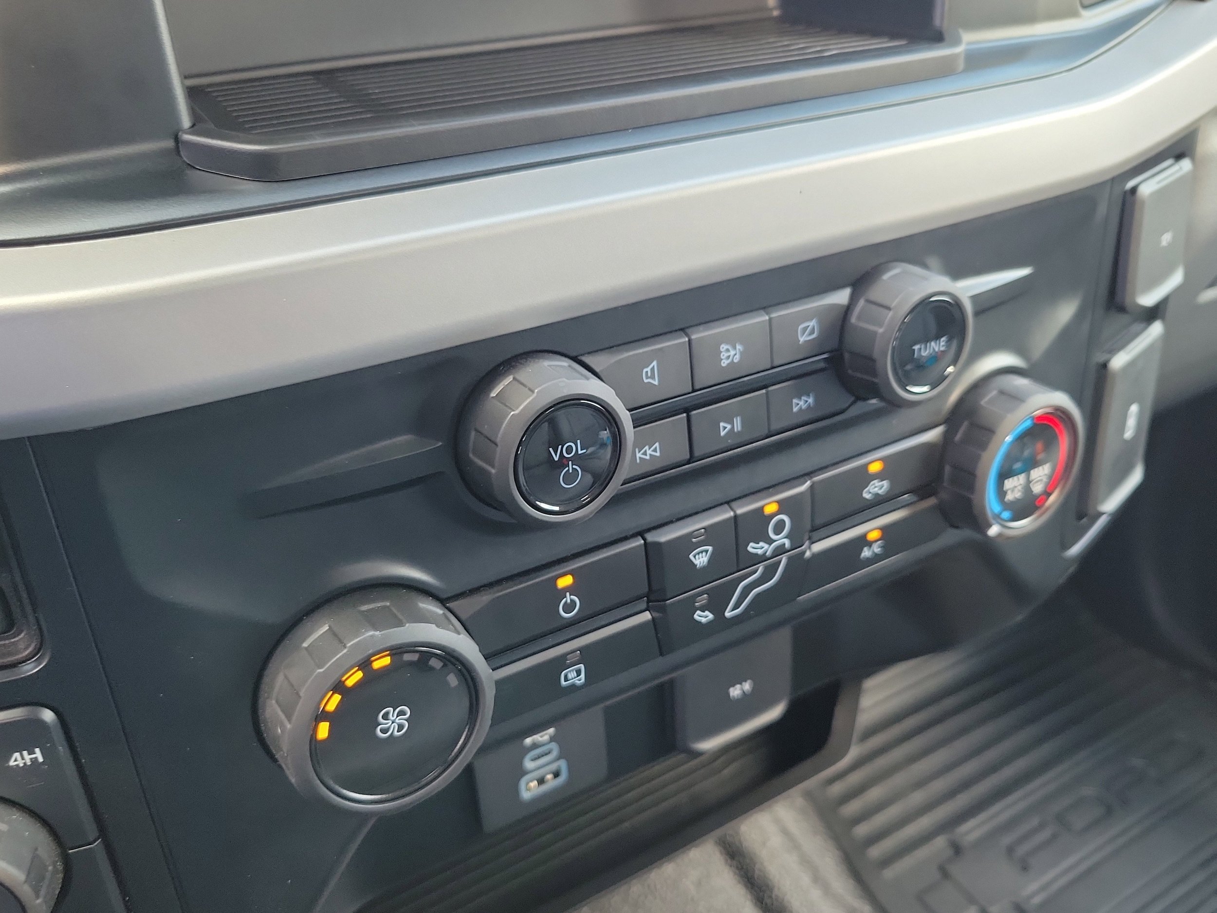 New 2024 Ford F550 4x4 Regular Cab Super Duty image 19
