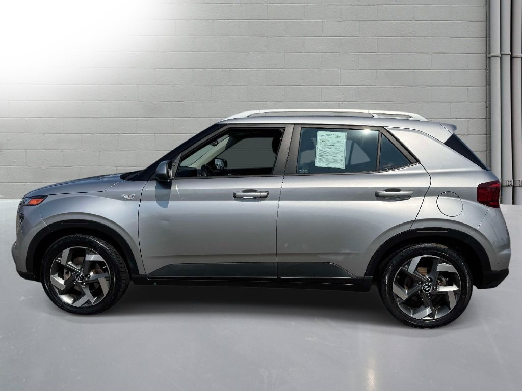 Used 2023 Hyundai Venue SEL FWD image 5