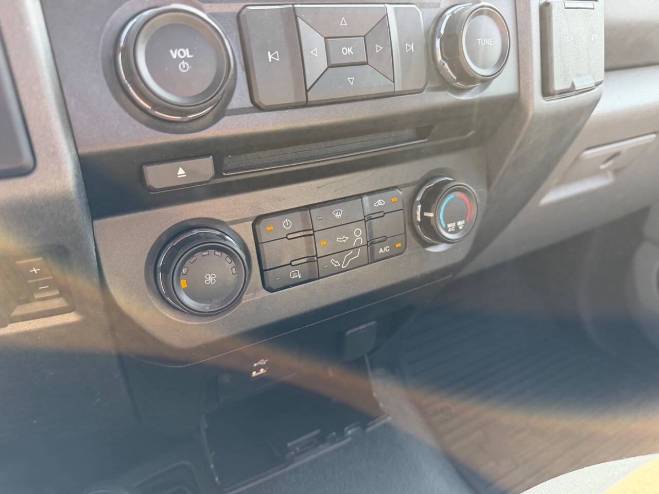 Used 2017 Ford F250 XL w/ Power Equipment Group AWD/4WD image 13