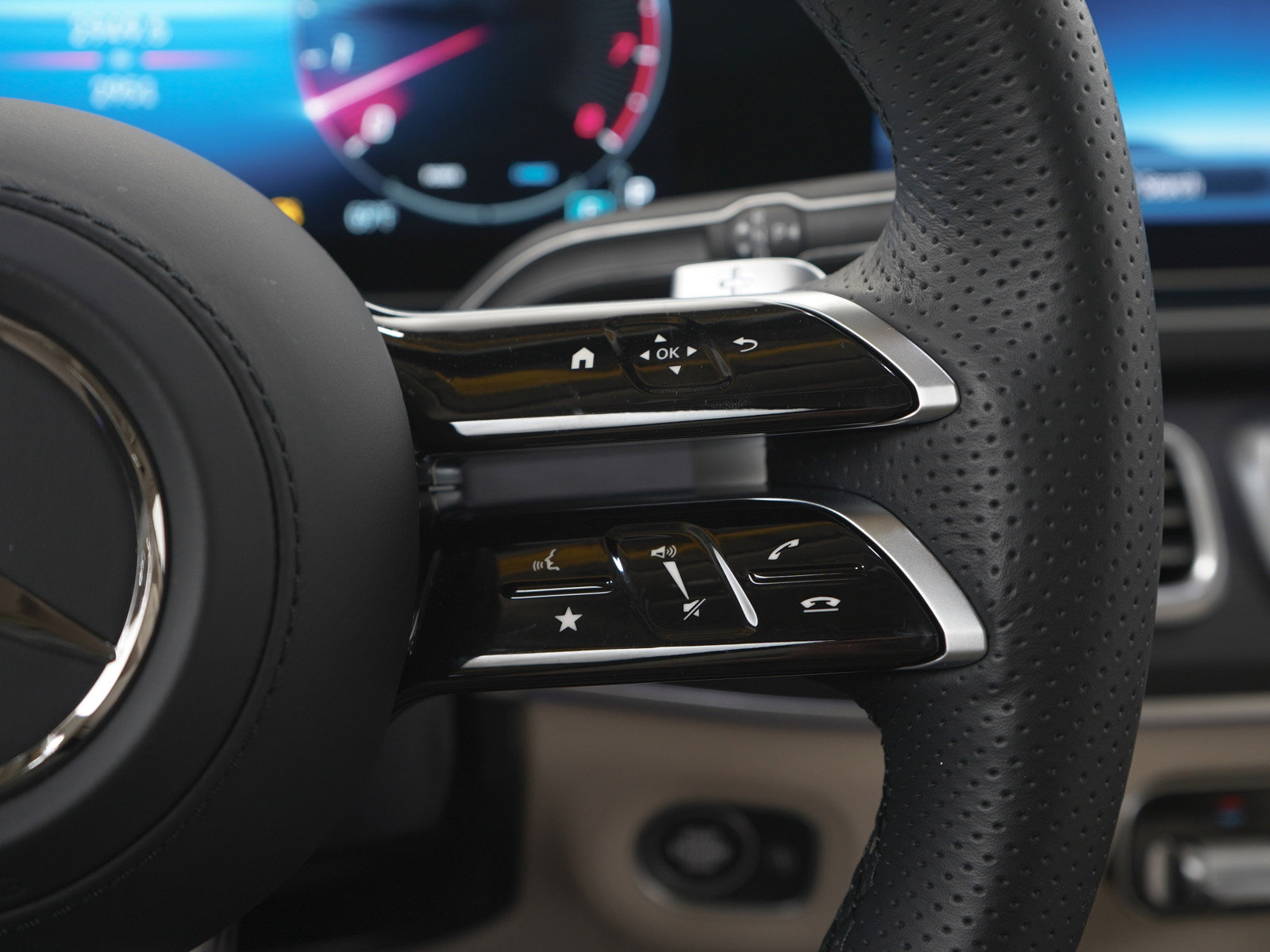 Used 2025 Mercedes-Benz GLS 450 GLS 450 image 32