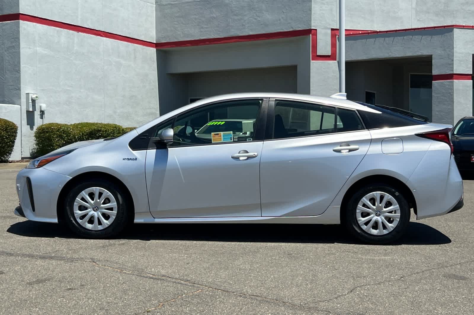 Used 2021 Toyota Prius LE FWD image 9