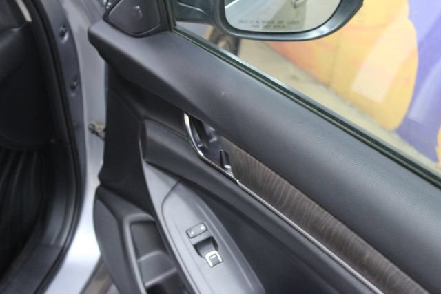 Used 2018 Honda Accord Touring image 11