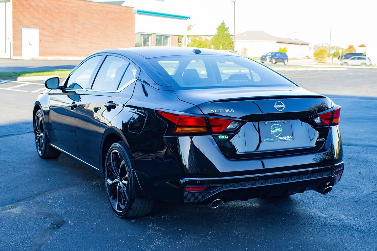 Used 2025 Nissan Altima 2.5 SR AWD/4WD image 7