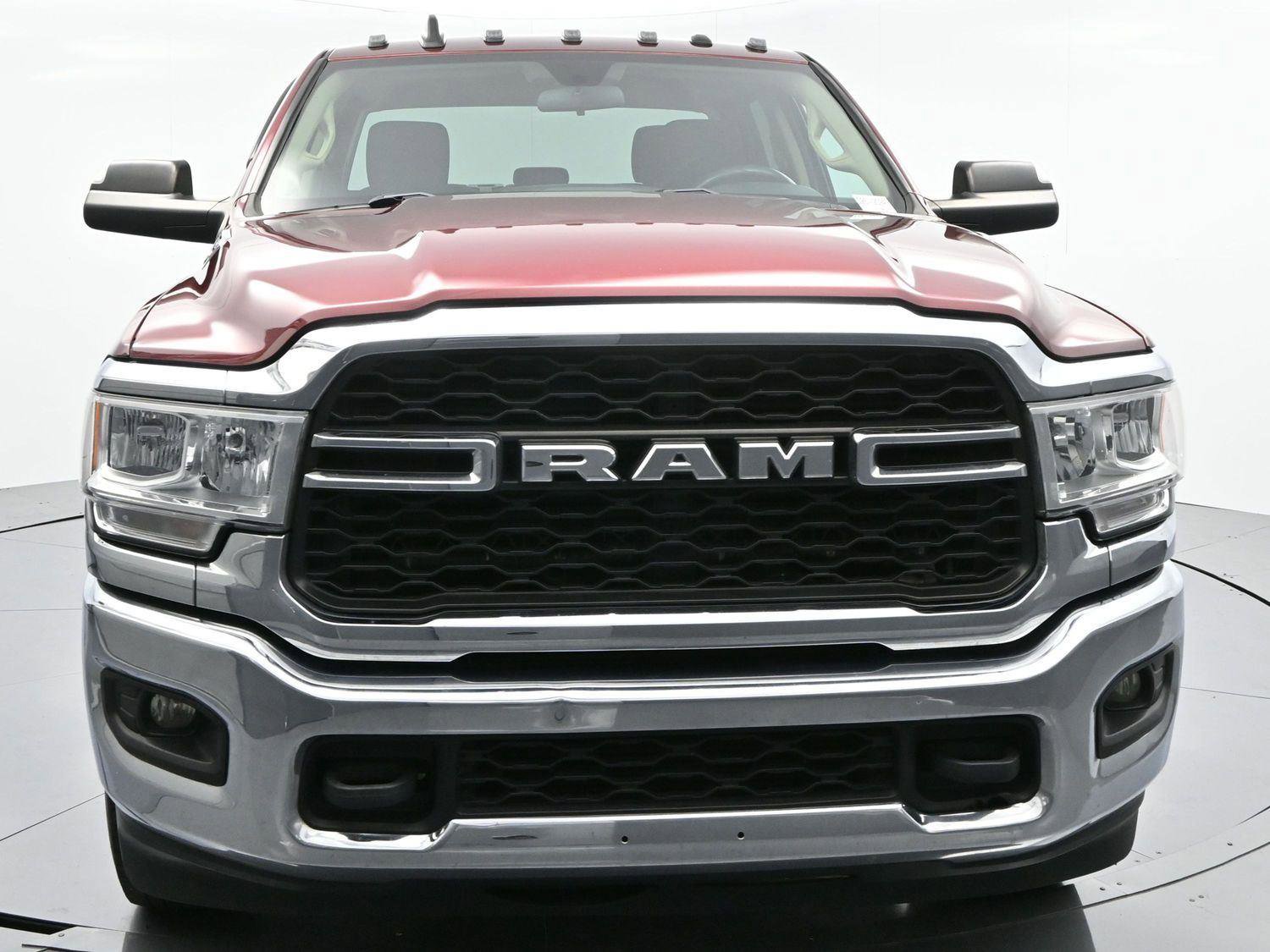 Used 2019 RAM 3500 Tradesman w/ Chrome Appearance Group image 2