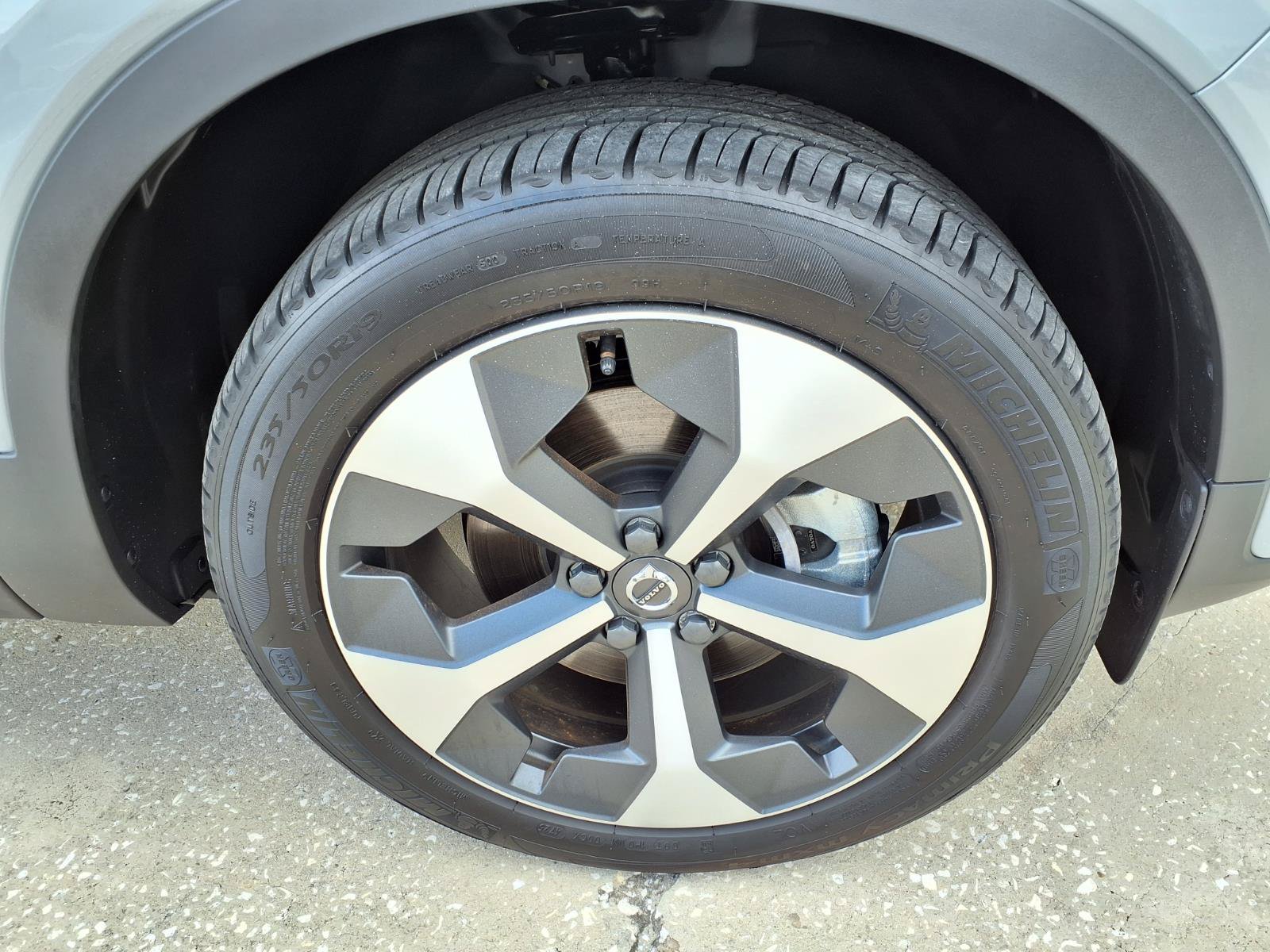 New 2026 Volvo XC40 B5 Plus w/ Protection Package Premier AWD/4WD image 9