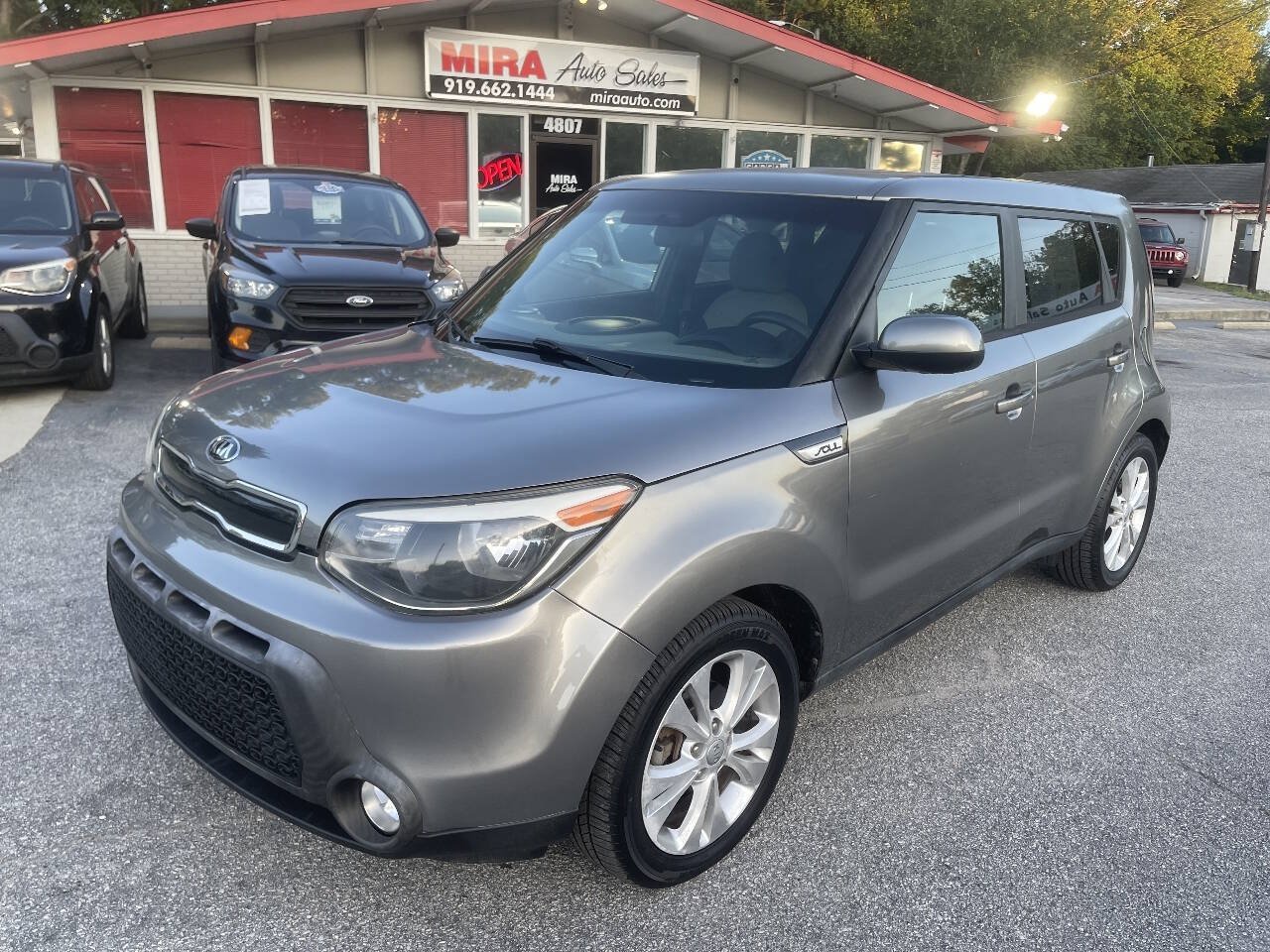 Used 2016 Kia Soul + FWD image 3