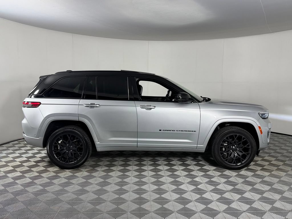 Used 2024 Jeep Grand Cherokee Summit w/ Adv Protech Group IV AWD/4WD image 5