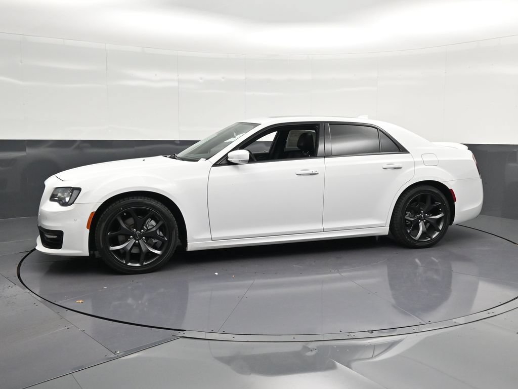 Used 2023 Chrysler 300 S w/ Comfort Group RWD image 7