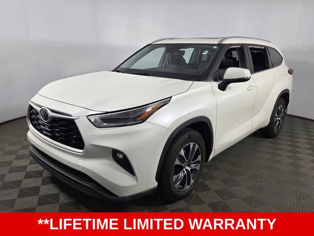 Used 2021 Toyota Highlander XLE FWD image 3