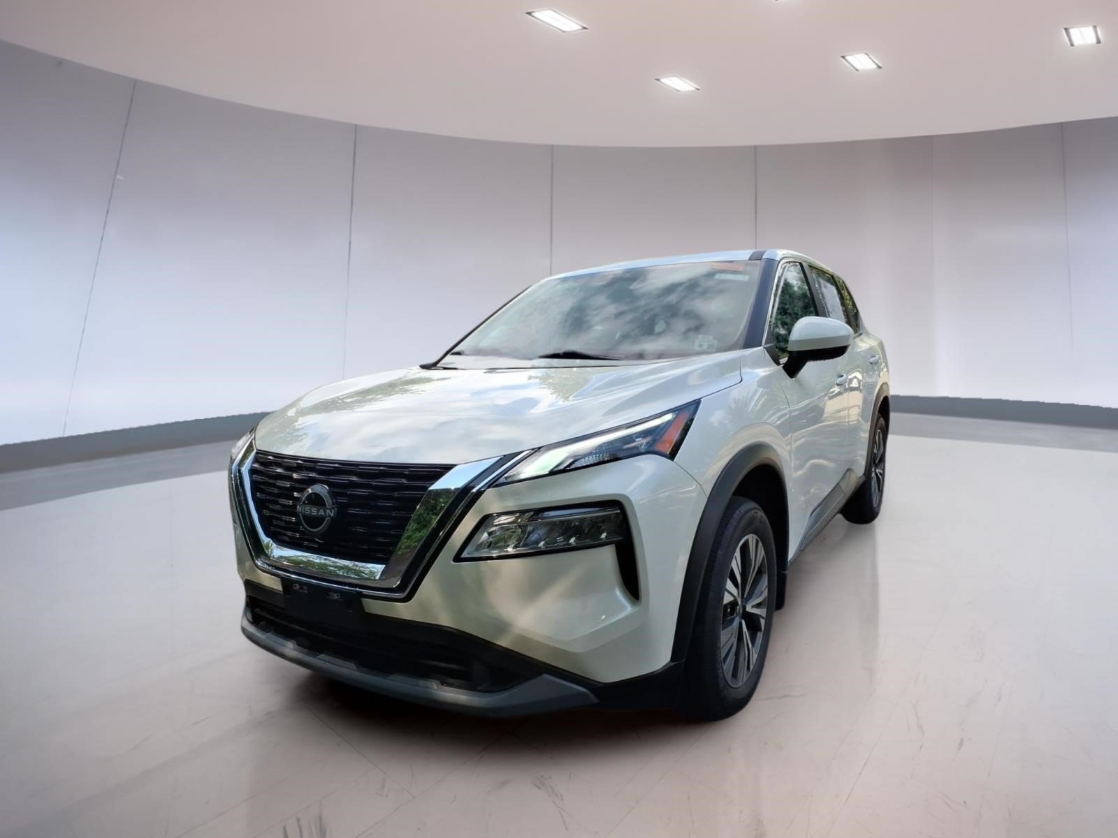 Used 2023 Nissan Rogue SV AWD/4WD image 2