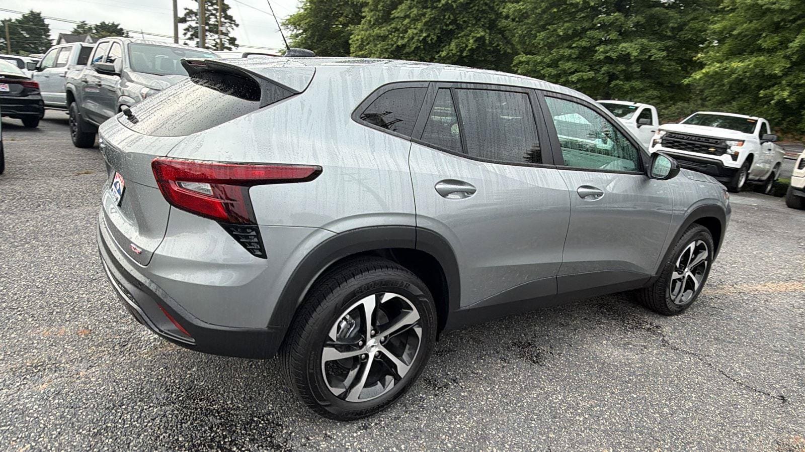 New 2026 Chevrolet Trax RS w/ Sunroof Package FWD image 9