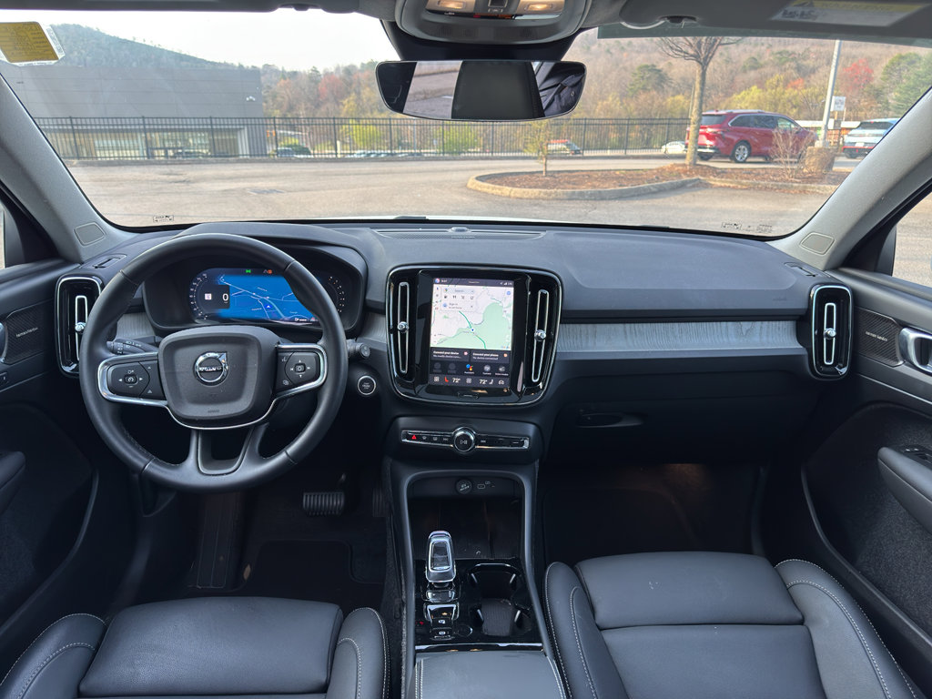 Used 2025 Volvo XC40 B5 Plus image 14