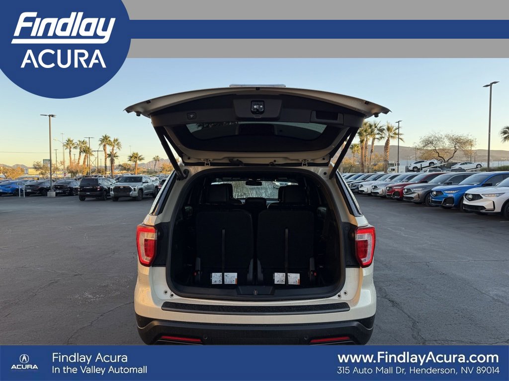 Used 2018 Ford Explorer XLT w/ Equipment Group 202A image 9