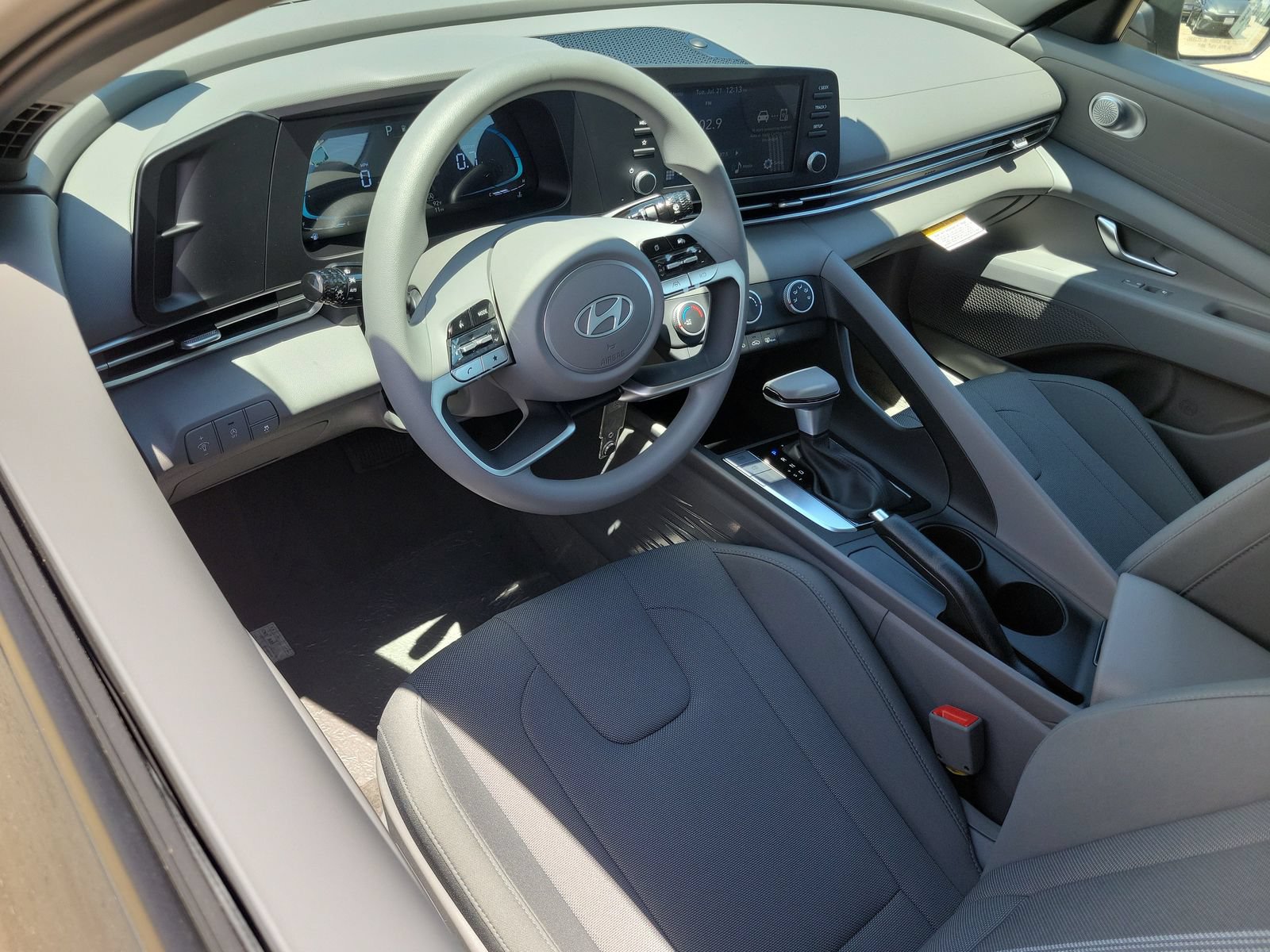 New 2026 Hyundai Elantra SE FWD image 6