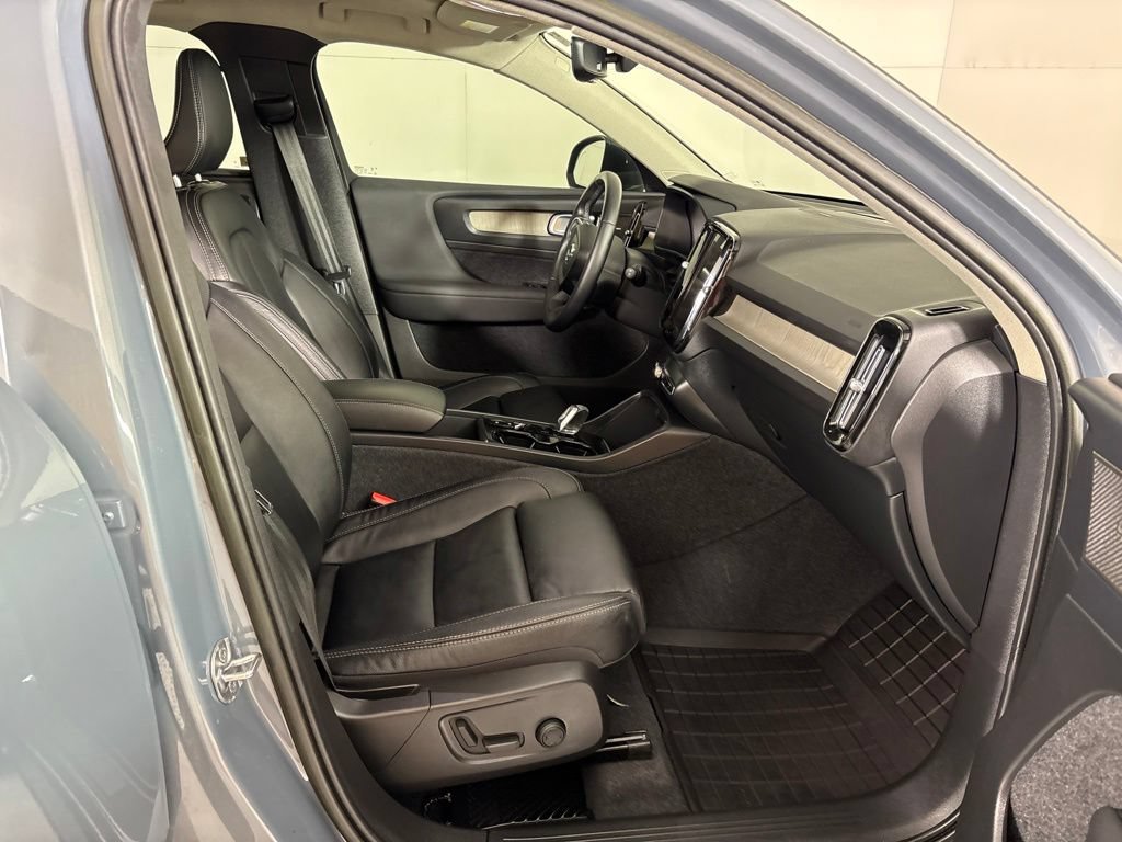 Used 2023 Volvo XC40 B5 Ultimate w/ Protection Package Premier AWD/4WD image 17