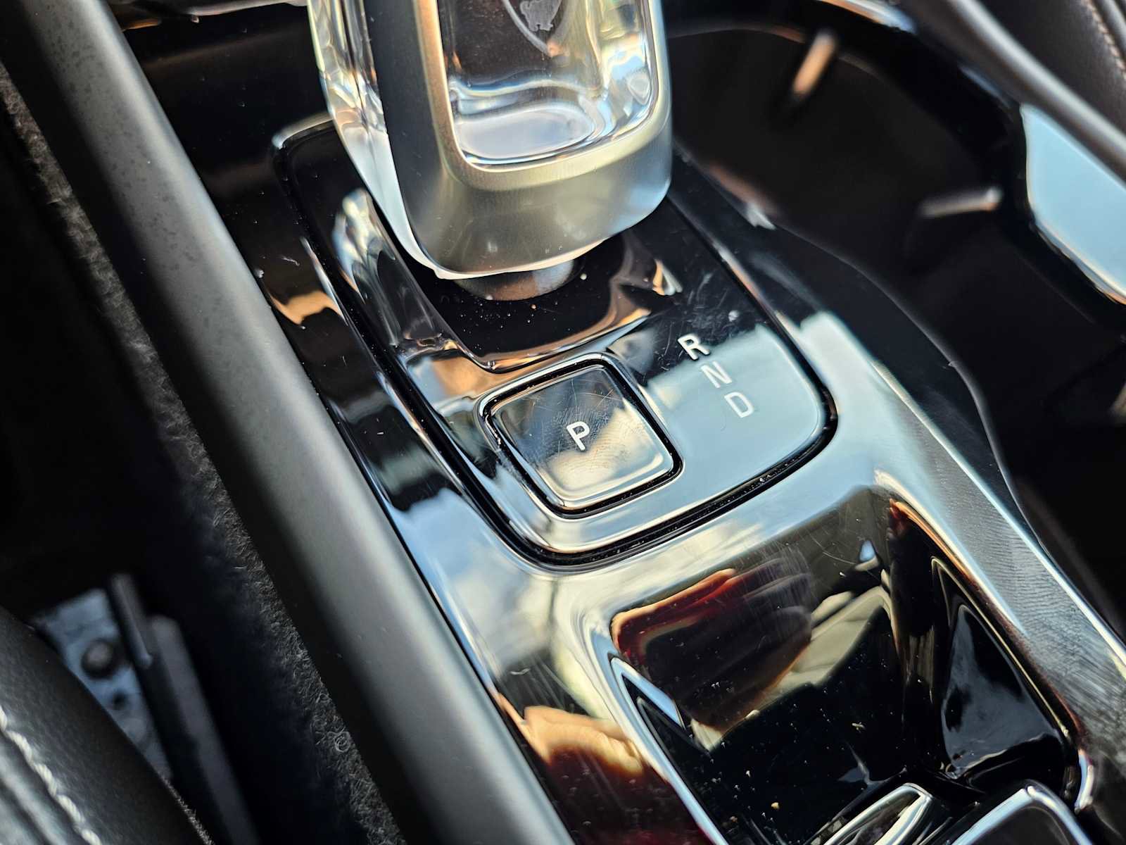 Certified 2025 Volvo XC40 B5 Plus w/ Climate Package image 38