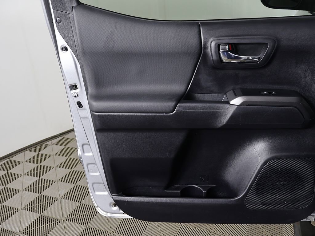 Used 2020 Toyota Tacoma TRD Off-Road AWD/4WD image 18