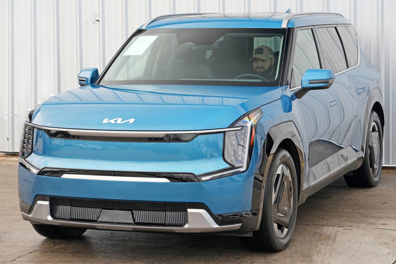 Used 2024 Kia EV9 Land image 54