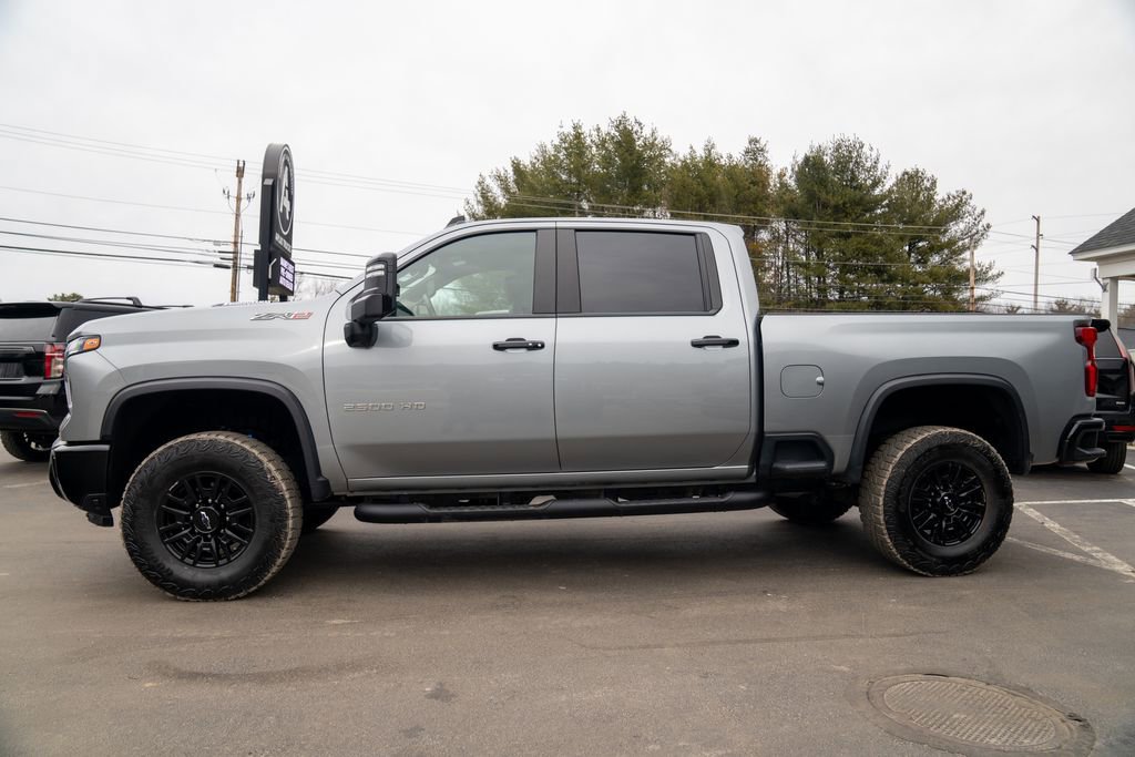 Used 2024 Chevrolet Silverado 2500 ZR2 w/ Technology Package image 3