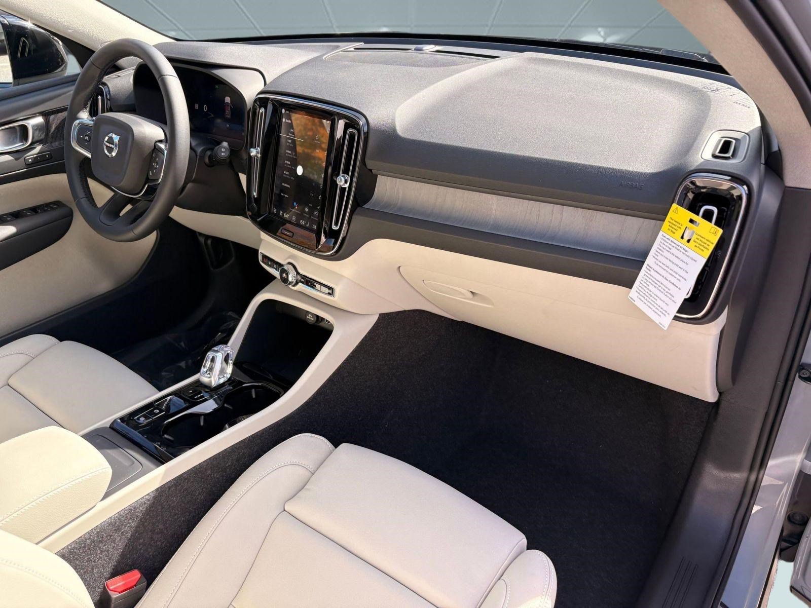 New 2026 Volvo XC40 B4 Plus w/ Climate Package image 28