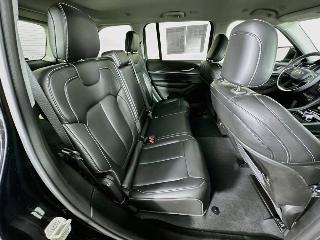 Certified 2024 Jeep Grand Cherokee Limited AWD/4WD image 37