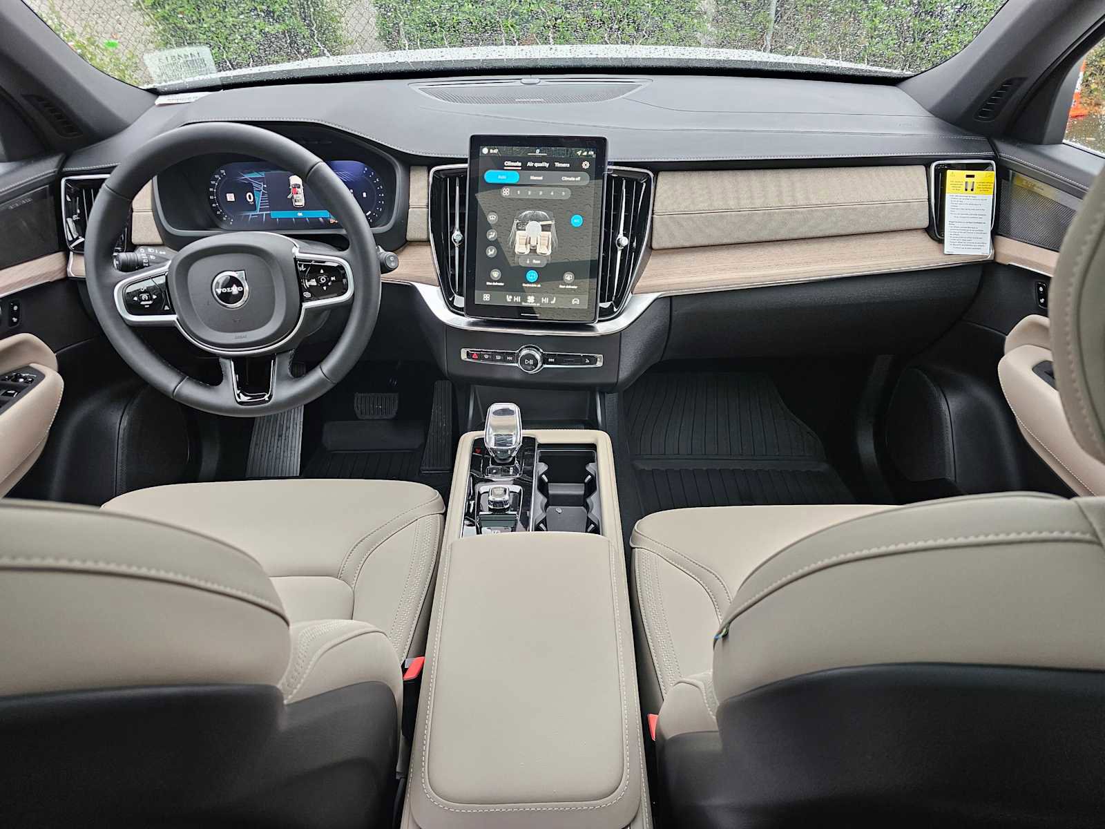 New 2026 Volvo XC90 B6 Plus w/ Protection Package Premier image 18